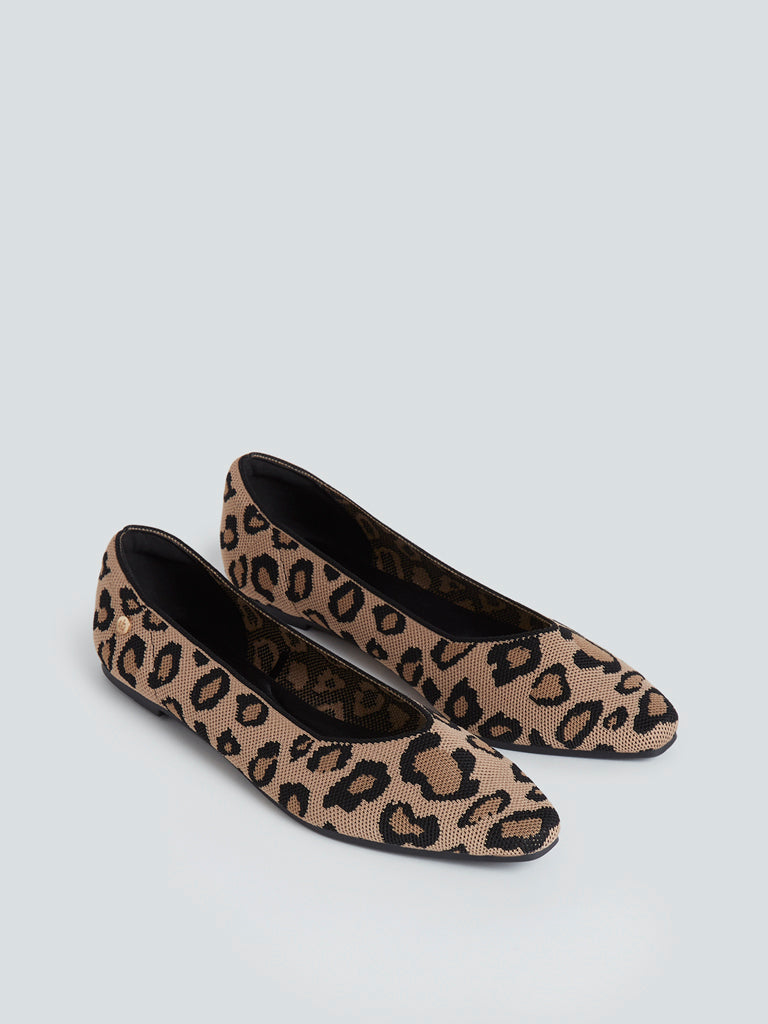 LUNA BLU Beige Pointed-Toe Printed Flats